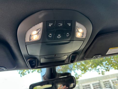 Used 2025 Chrysler Pacifica Limited FWD image 35