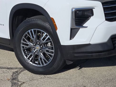 Used 2024 Chevrolet Traverse LT AWD/4WD image 3