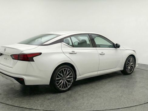 Used 2025 Nissan Altima 2.5 SV image 9