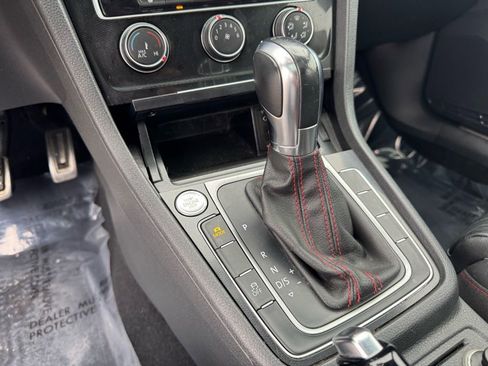Used 2016 Volkswagen GTI SE image 15