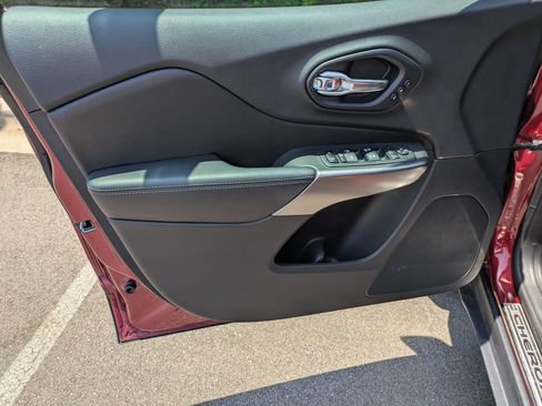 Used 2019 Jeep Cherokee Limited AWD/4WD image 10