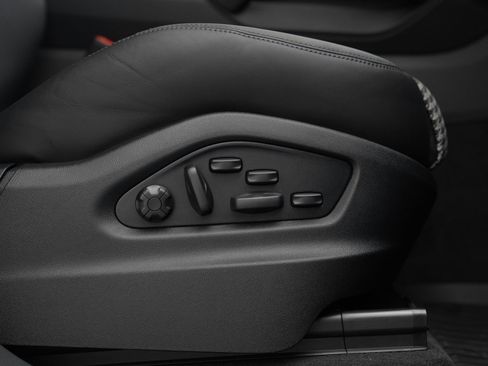 Used 2026 Porsche Cayenne GTS AWD/4WD image 46