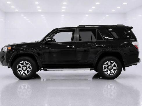 Used 2019 Toyota 4Runner TRD Off-Road Premium AWD/4WD image 2