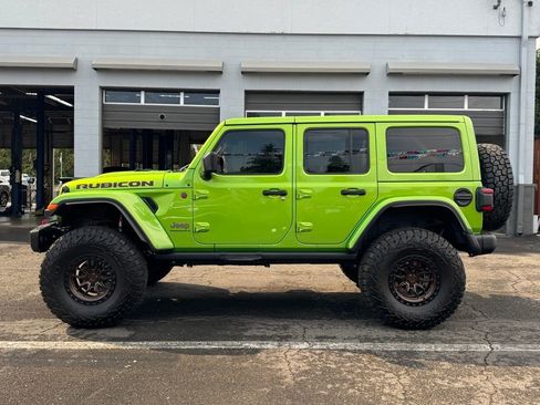Used 2025 Jeep Wrangler Unlimited Rubicon AWD/4WD image 3
