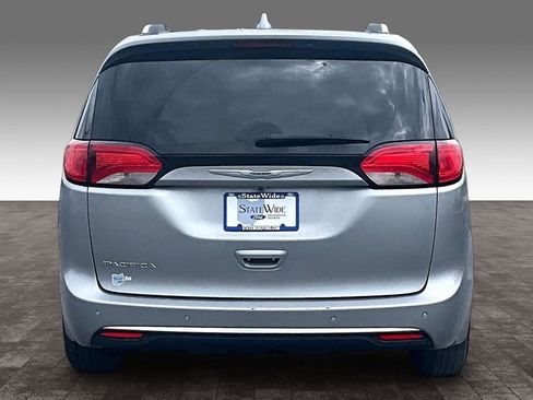 Used 2020 Chrysler Pacifica Touring-L FWD image 28