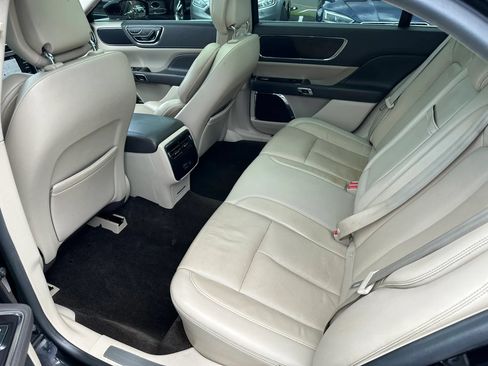 Used 2017 Lincoln Continental Select w/ Climate Package FWD image 22