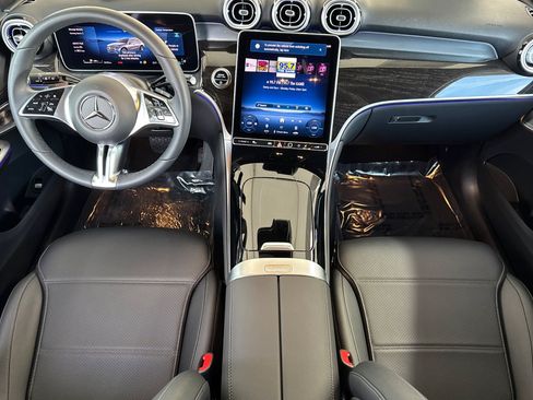 Used 2025 Mercedes-Benz GLC 300 4MATIC image 15