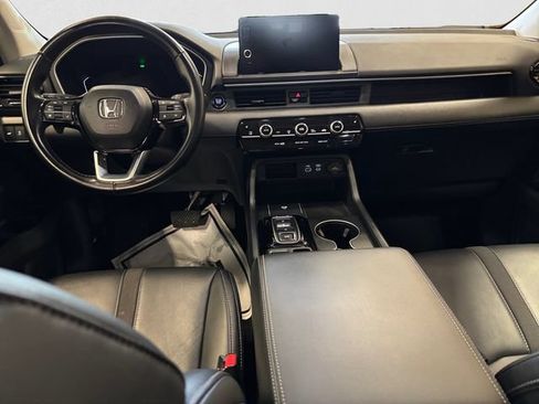 Used 2025 Honda Pilot EX-L image 11