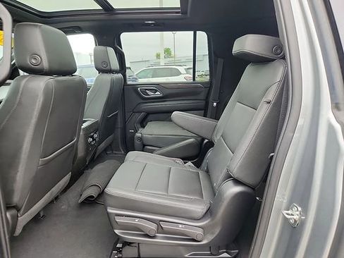 Certified 2023 Chevrolet Suburban Z71 w/ Luxury Package AWD/4WD image 10