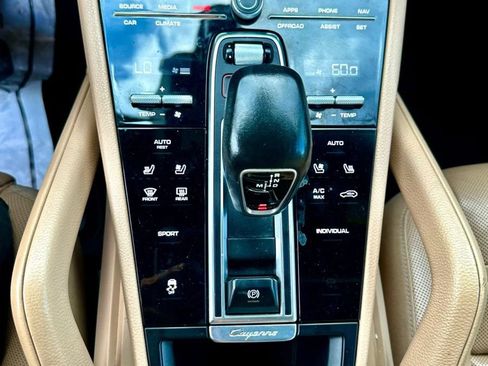 Used 2019 Porsche Cayenne AWD/4WD image 22