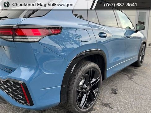 New 2026 Volkswagen Tiguan SE R-Line image 8