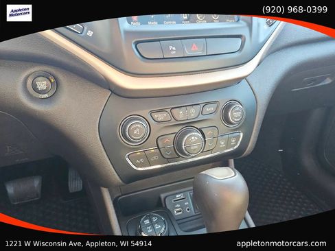 Used 2017 Jeep Cherokee Trailhawk image 18