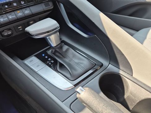 Used 2022 Hyundai Elantra SEL w/ Preferred Accessory Package FWD image 18