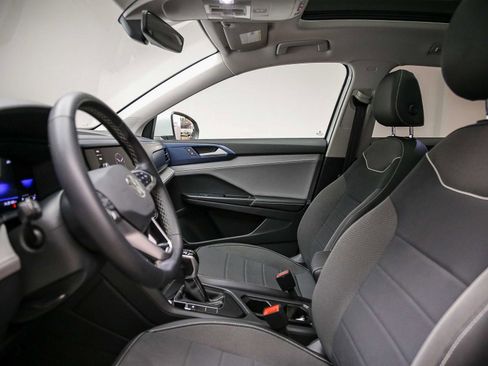 Used 2024 Volkswagen Taos SE w/ Panoramic Sunroof Package FWD image 19