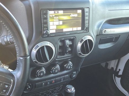 Used 2016 Jeep Wrangler Unlimited Sahara w/ Connectivity Group image 22