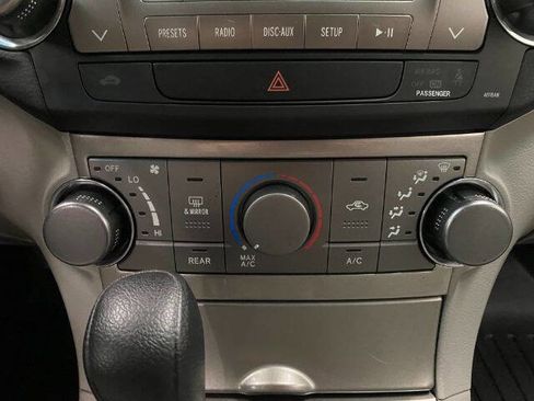 Used 2012 Toyota Highlander FWD w/ Tech Pkg image 23