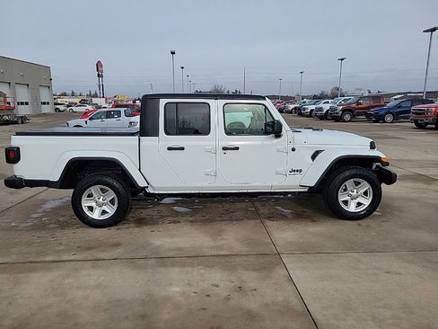 Used 2021 Jeep Gladiator Sport image 2