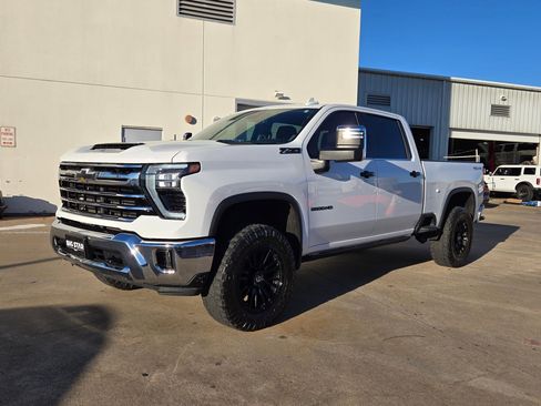 Used 2024 Chevrolet Silverado 2500 LTZ w/ LTZ Convenience Package image 9
