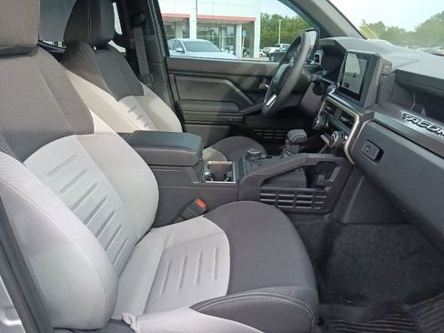 Used 2025 Toyota Tacoma TRD Sport image 30