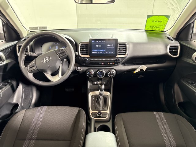 Used 2024 Hyundai Venue SEL FWD image 20