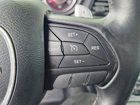 Used 2015 Dodge Challenger SXT image 22