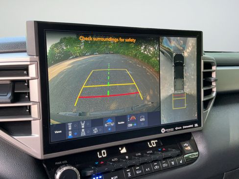Used 2023 Toyota Tundra Limited AWD/4WD image 17