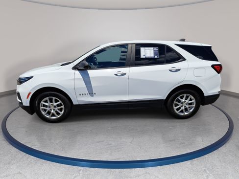 Used 2022 Chevrolet Equinox LS w/ LS Convenience Package FWD image 8