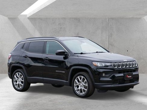 Used 2022 Jeep Compass Latitude AWD/4WD image 1