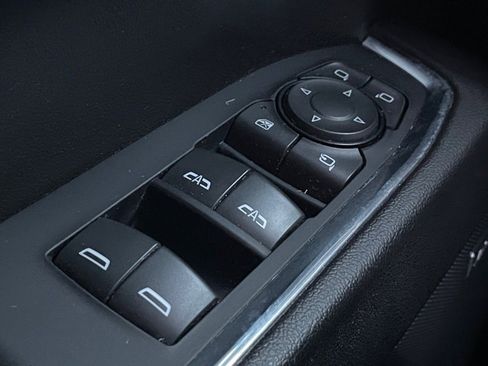 Used 2022 GMC Sierra 1500 SLT w/ SLT Convenience Package image 17