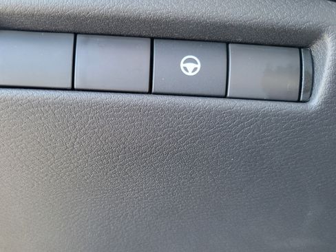 Used 2025 Nissan Kicks SR AWD/4WD image 42