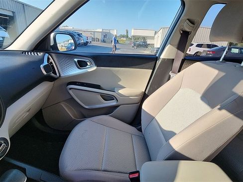 Used 2022 Kia Soul LX w/ Technology Package image 11