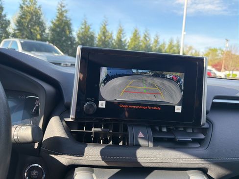 Used 2024 Toyota RAV4 XLE FWD image 21