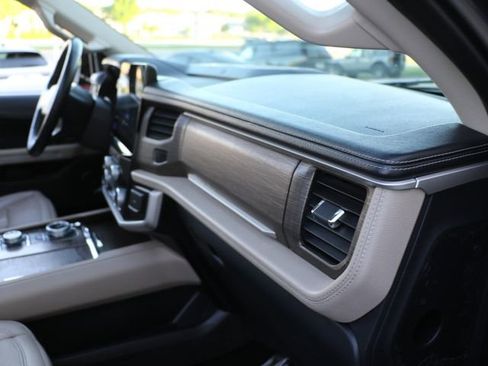 Used 2022 Ford Expedition Limited AWD/4WD image 11