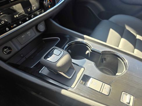 Used 2024 Nissan Rogue SL FWD image 30