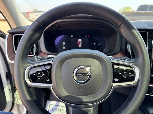 Used 2023 Volvo XC60 B5 Plus FWD image 8