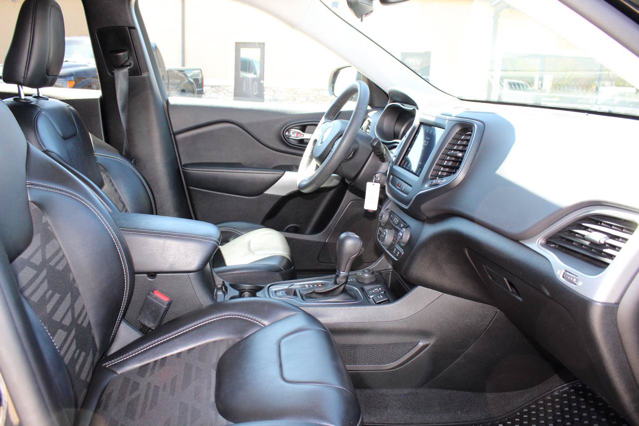 Used 2022 Jeep Cherokee Latitude w/ Sun & Sound Group AWD/4WD image 24