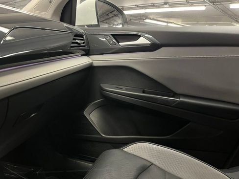 Used 2022 Volkswagen Taos SEL w/ Panoramic Sunroof Package AWD/4WD image 31
