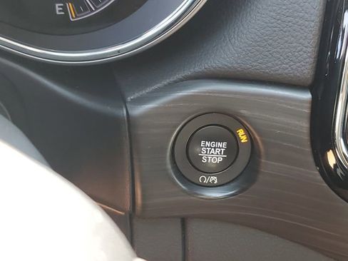 Used 2019 Jeep Grand Cherokee Altitude AWD/4WD image 27