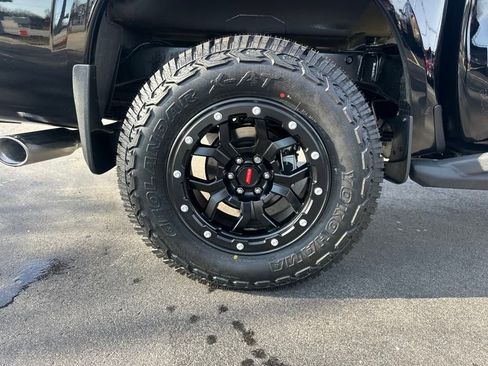 New 2025 Nissan Frontier SV w/ SV Convenience Package image 41