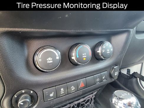 Used 2017 Jeep Wrangler Unlimited Sahara AWD/4WD image 25