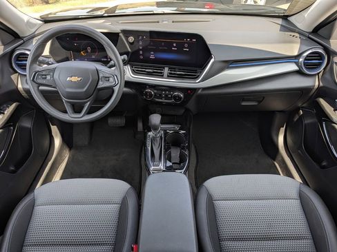 Certified 2025 Chevrolet Trax LT image 16