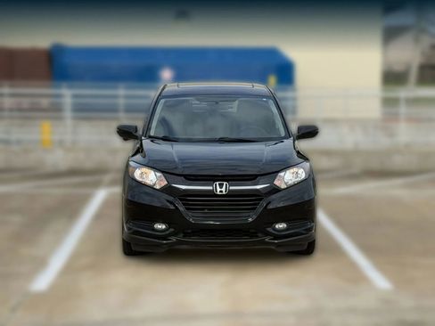 Used 2017 Honda HR-V EX image 2