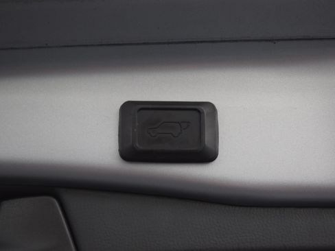 Used 2021 Toyota RAV4 XLE w/ Convenience Package AWD/4WD image 12