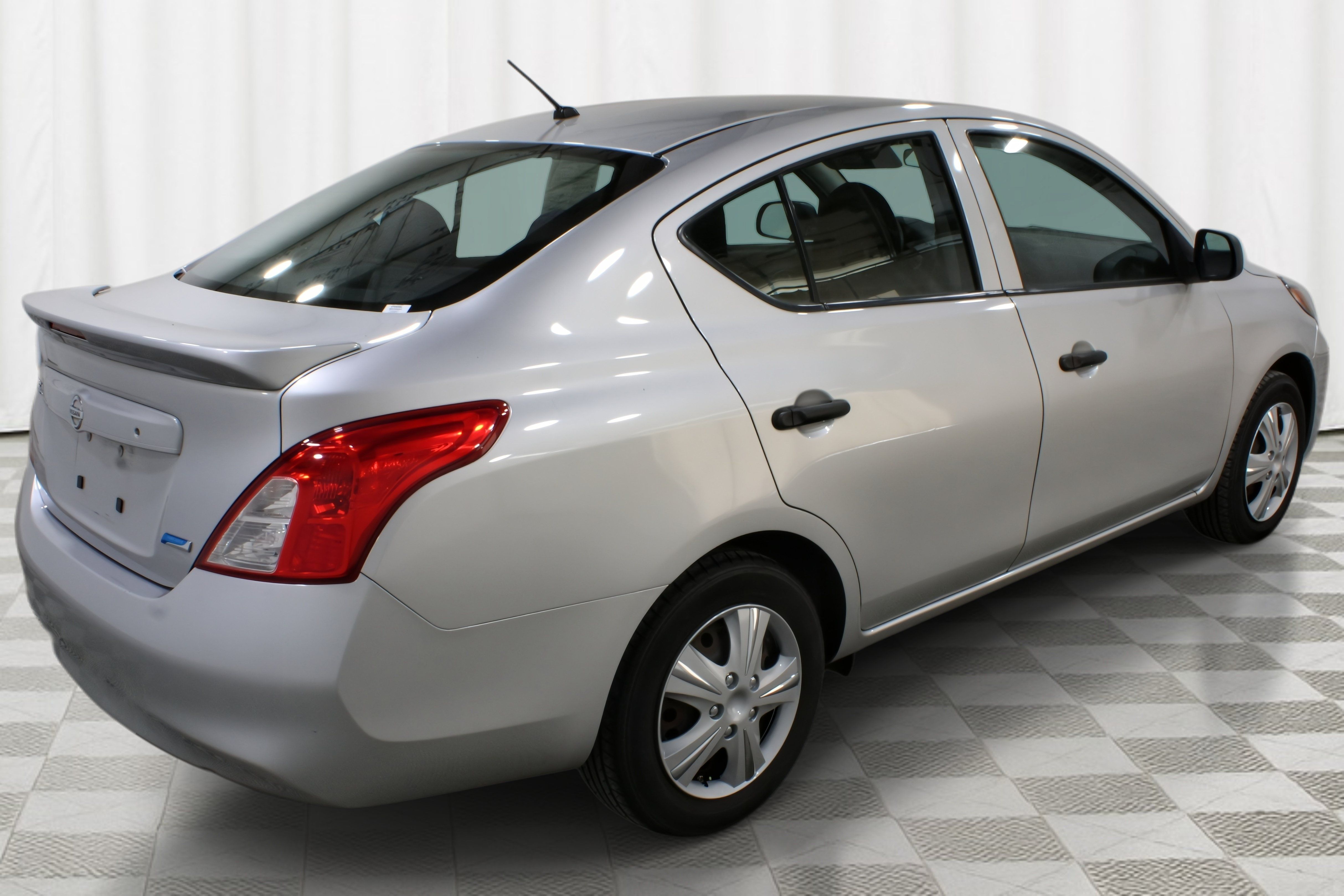 Used 2014 Nissan Versa S Plus FWD image 3