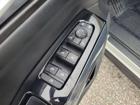 Used 2022 Nissan Pathfinder SL FWD image 14