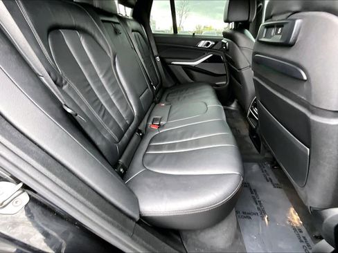 Used 2019 BMW X5 xDrive50i w/ M Sport Package image 19