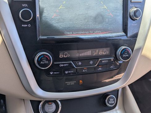 Used 2017 Nissan Murano SV image 24