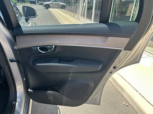 Certified 2025 Volvo XC90 B6 Plus AWD/4WD image 12