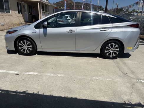 Used 2022 Toyota Prius Prime LE image 19