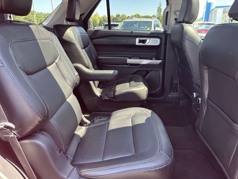 Used 2023 Ford Explorer Limited w/ Limited Technology Package RWD image 16